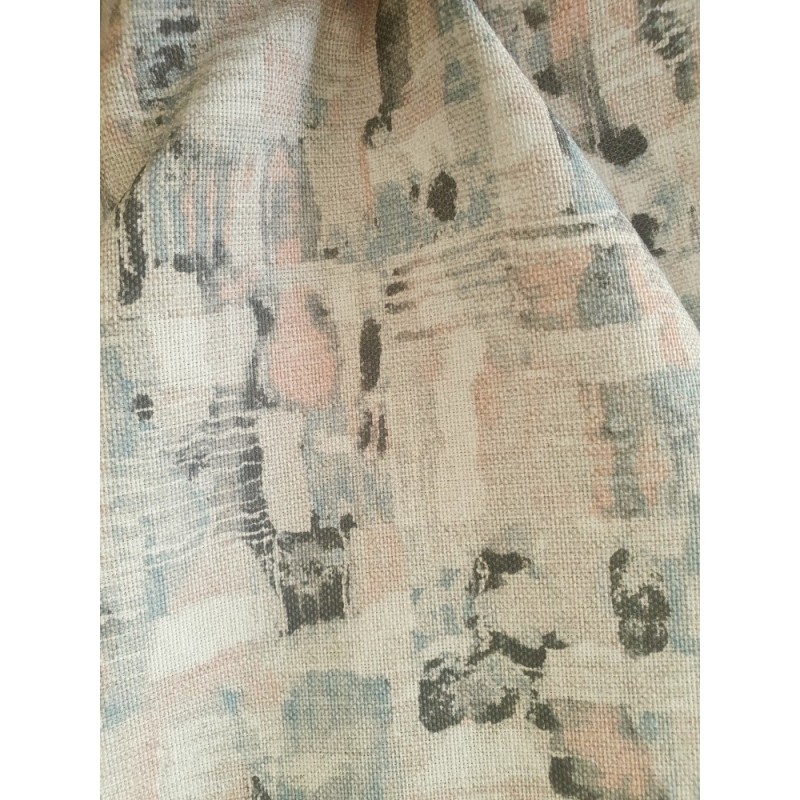 Плат за плътна завеса в слонова кост с цветни фигури-2