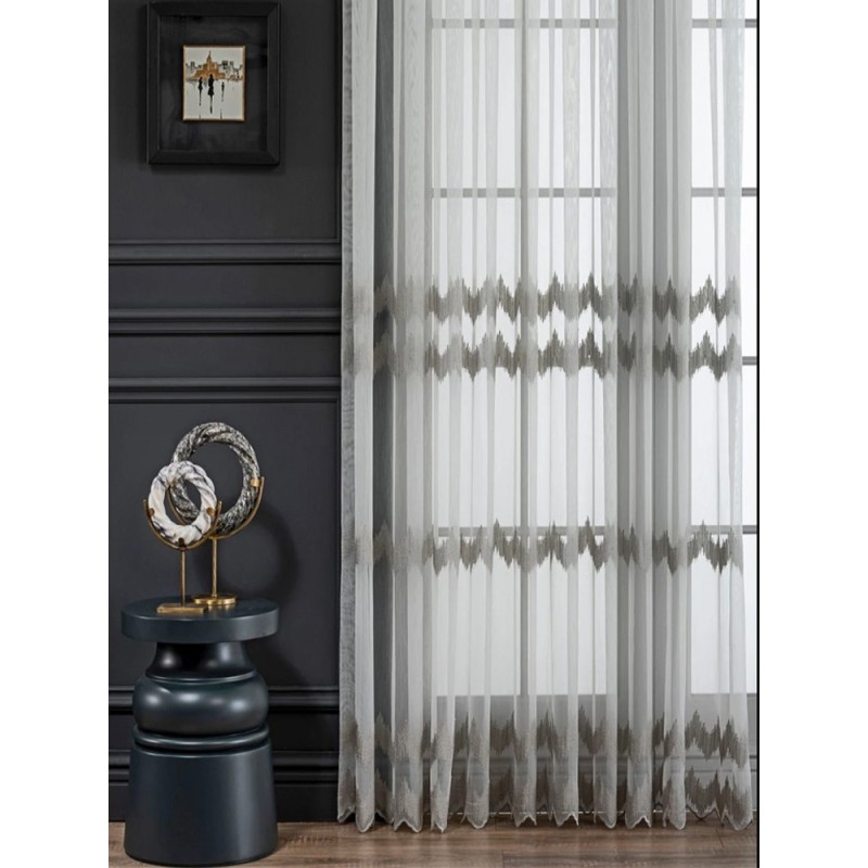 Перде с повтаряща се бродерия зигзаг в светло сив цвят-2