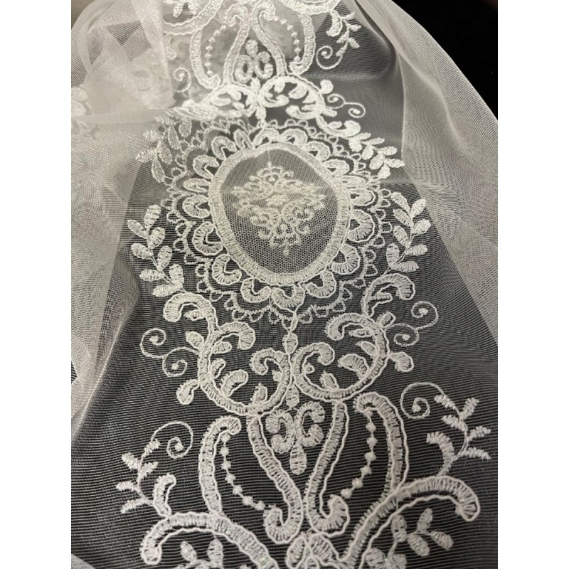 Стилна бродерия от прозрачна органза в бял нюанс-4