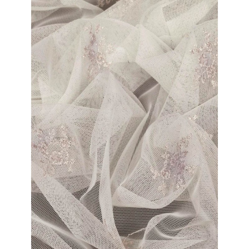 Фина материя с бродирани розички в цвят пудра-2